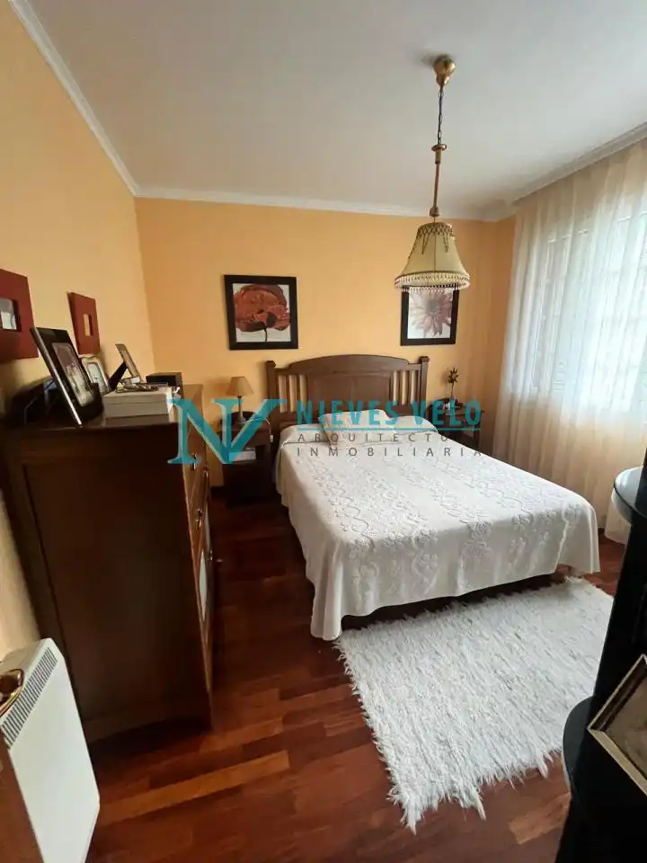Schlafzimmer von Haus oder Chalet zum Verkauf in Carballo mit Heizung, Privatgarten und Möbliert