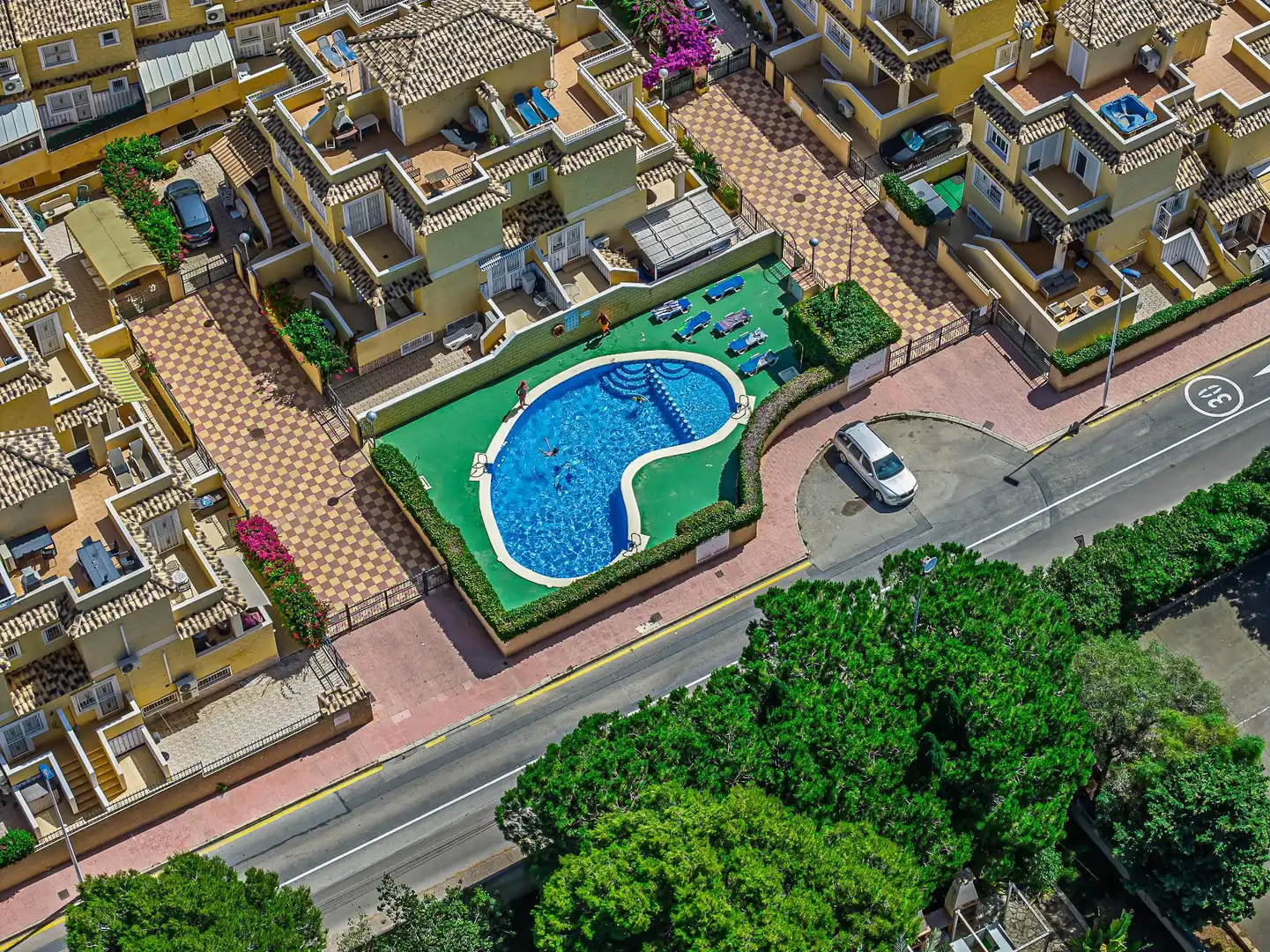Piscina de Casa adosada en venda en Torrevieja amb Piscina comunitària
