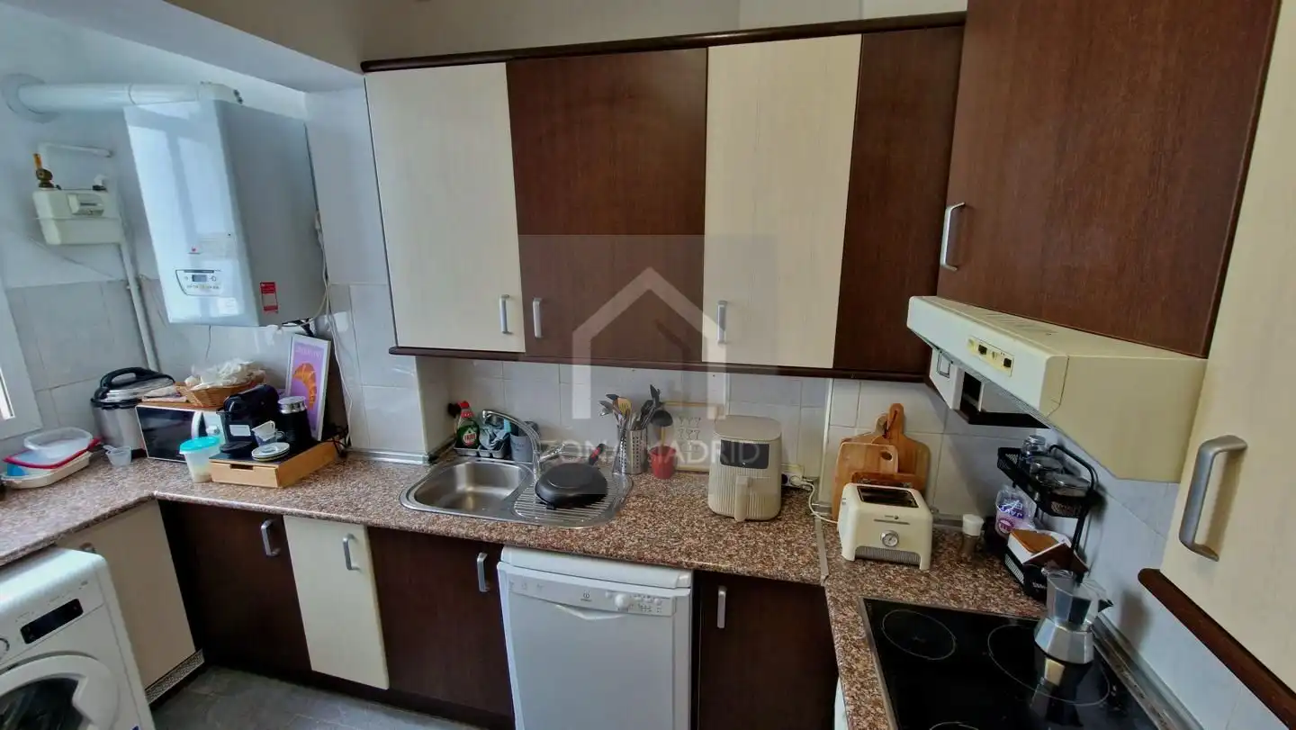 Kitchen of Flat for sale in Madrid  with Furnished