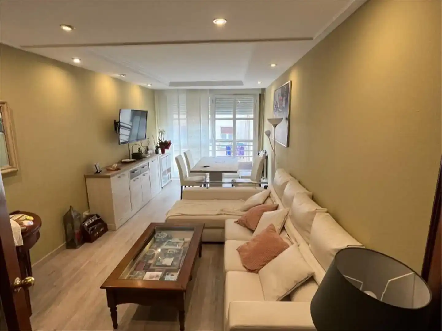 Living room of Flat for share in Bilbao   with Parquet flooring, Furnished and Balcony