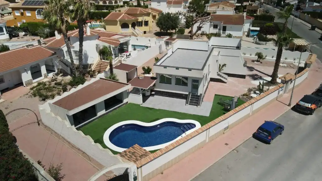 Vista exterior de Casa o chalet en venta en Rojales con Terraza, Piscina y Horno