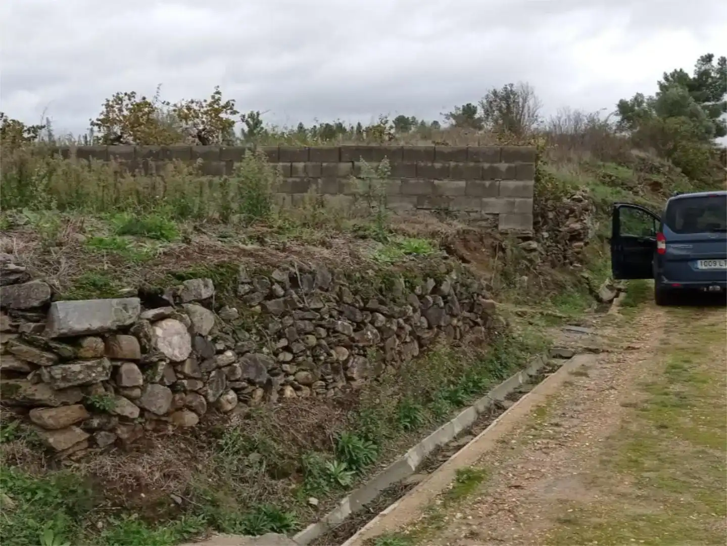 Casa adosada en venda en Petín amb Moblat