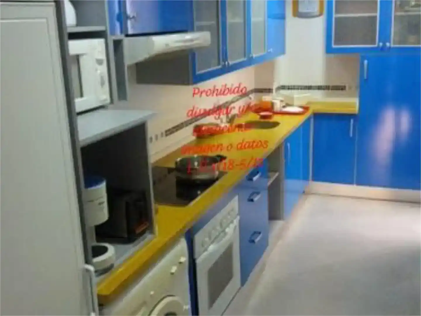 Cuina de Apartament de lloguer en  Sevilla Capital amb Aire condicionat i Balcó