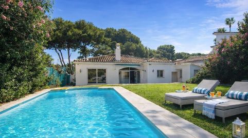 Exclusiva Villa en Marbella con piscina y gran parcela privada