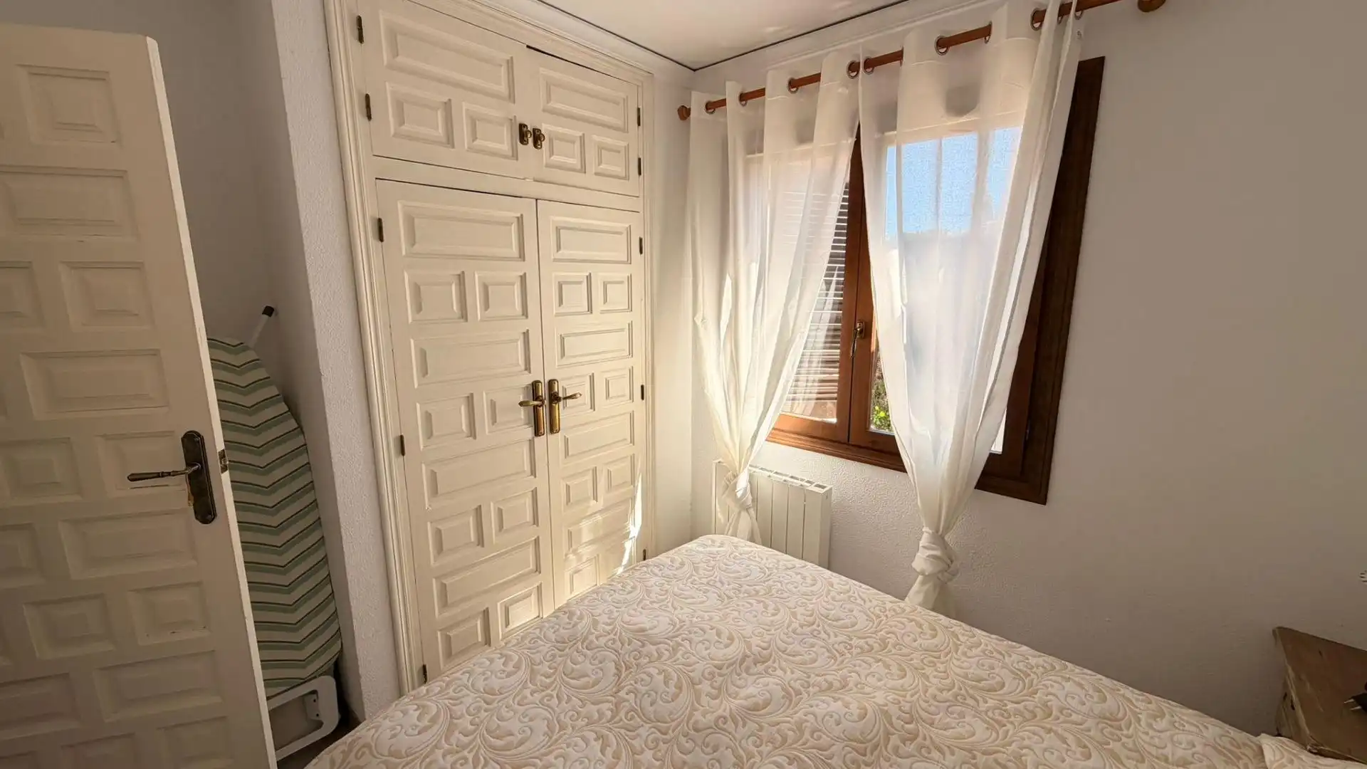 Schlafzimmer von Haus oder Chalet zur Miete in Dénia mit Klimaanlage, Heizung und Privatgarten
