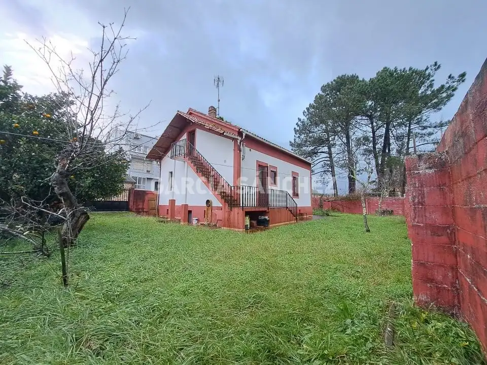 Casa o xalet en venda en Boiro amb Jardí privat i Traster
