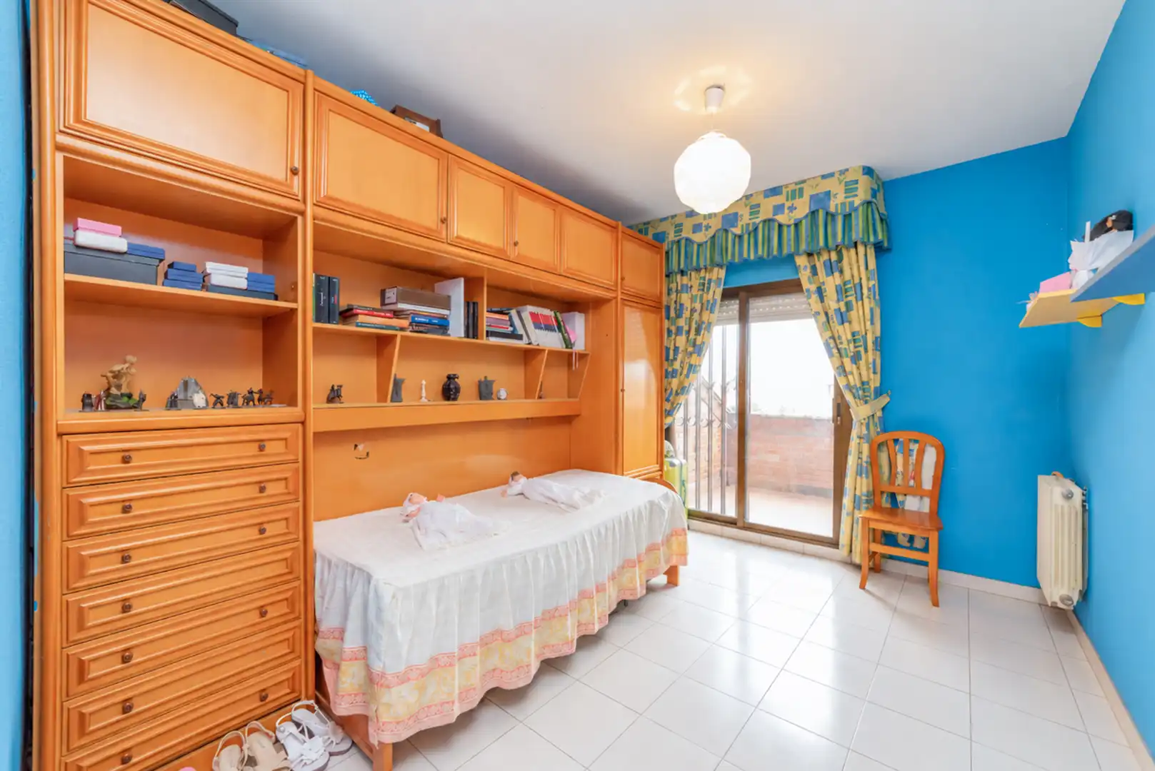 Dormitori de Casa o xalet en venda en Urbanizaciones