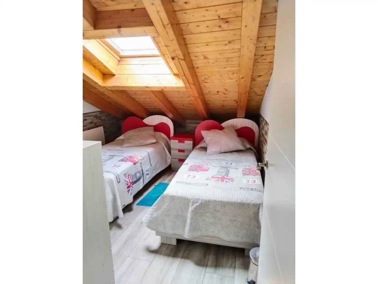 Dormitori de Apartament de lloguer en Burgos amb Calefacció, Parquet i Moblat