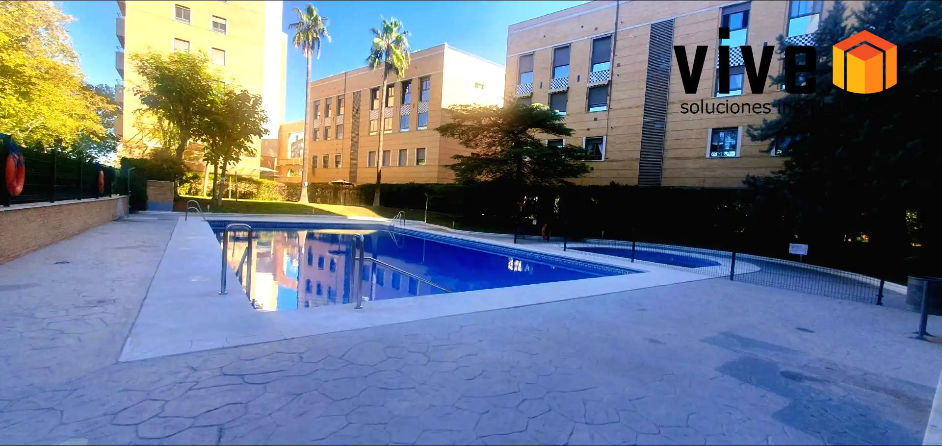 Schwimmbecken von Wohnung zur Miete in Sevilla mit Privatgarten, Terrasse und Abstellraum