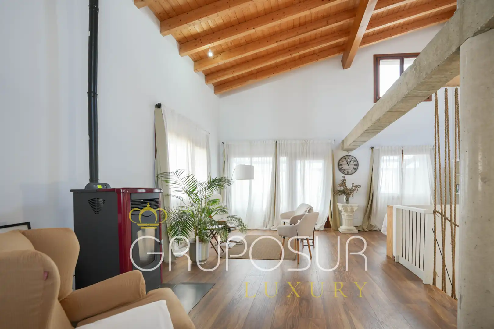 Wohnzimmer von Einfamilien-Reihenhaus zum Verkauf in Valladolid mit Klimaanlage, Heizung und Terrasse