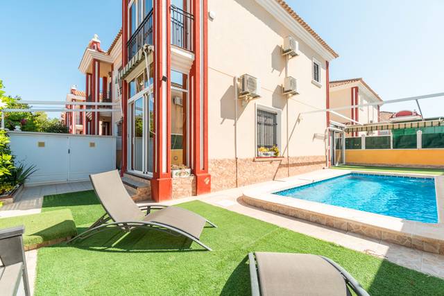 Casa-chalet en Alquiler en Campoamor