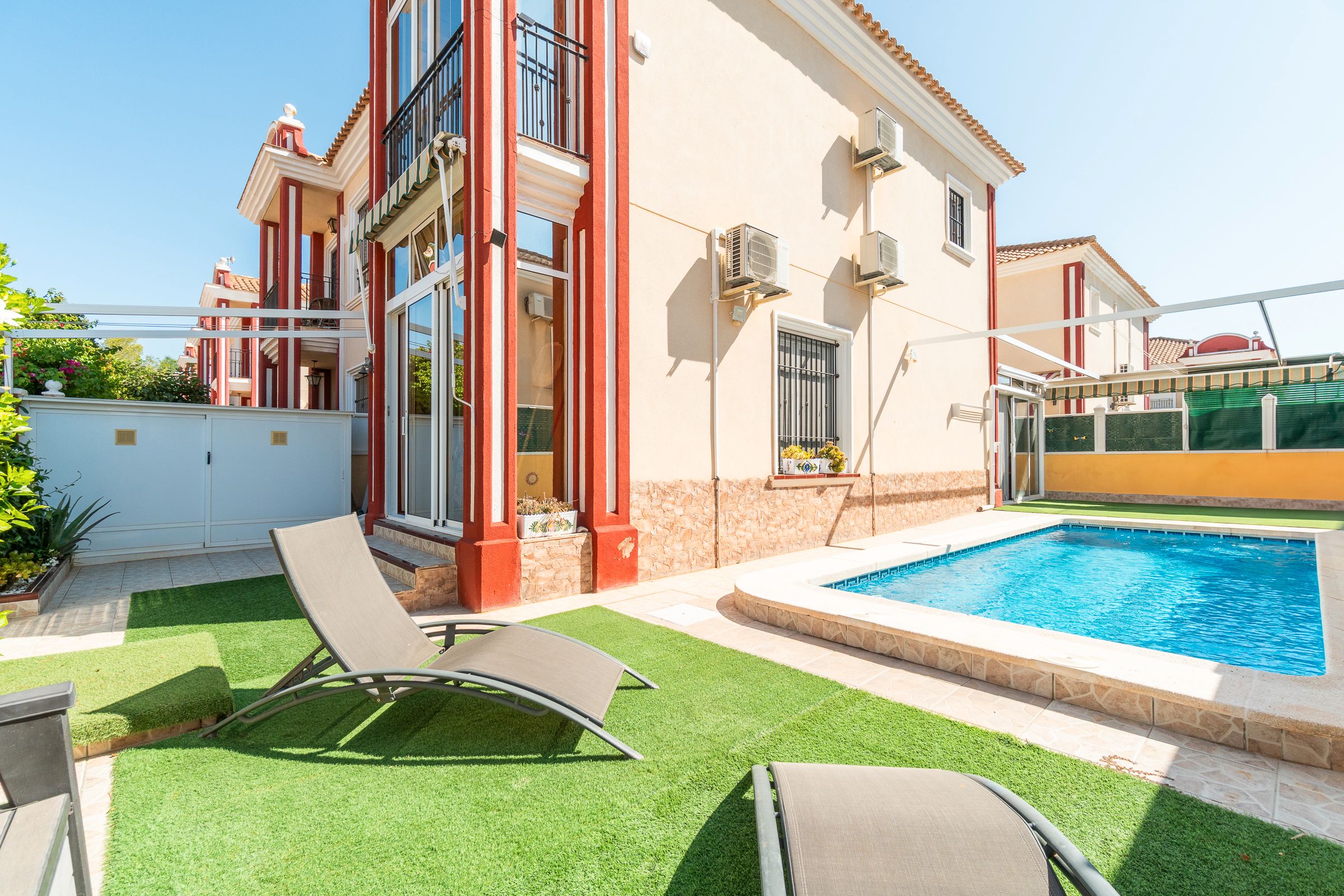 Vista exterior de Casa o chalet de alquiler en Orihuela con Calefacción y Se aceptan mascotas