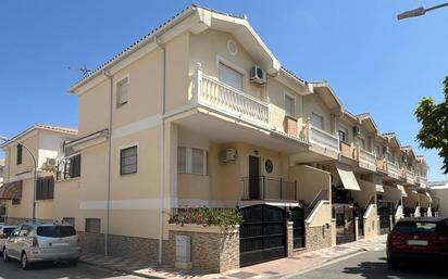 Exterior view of Single-family semi-detached for sale in Churriana de la Vega  with Air Conditioner, Heating and Terrace