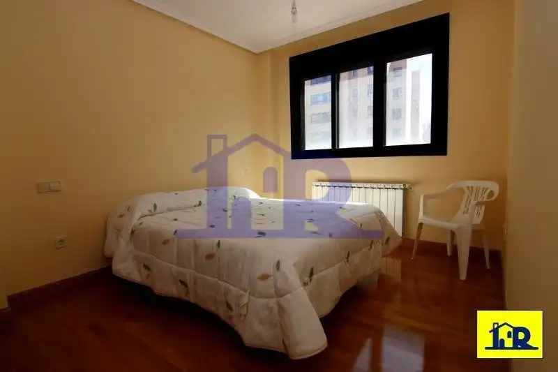 Dormitori de Pis en venda en Cuenca amb Calefacció, Terrassa i Traster