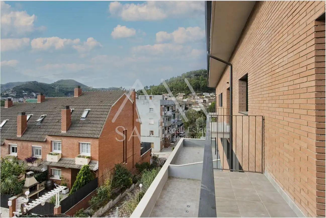 Terrasse von Einfamilien-Reihenhaus zum Verkauf in Vallirana mit Terrasse und Balkon