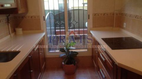 Foto 3 de Casa adosada en venda a Consolación, Utrera