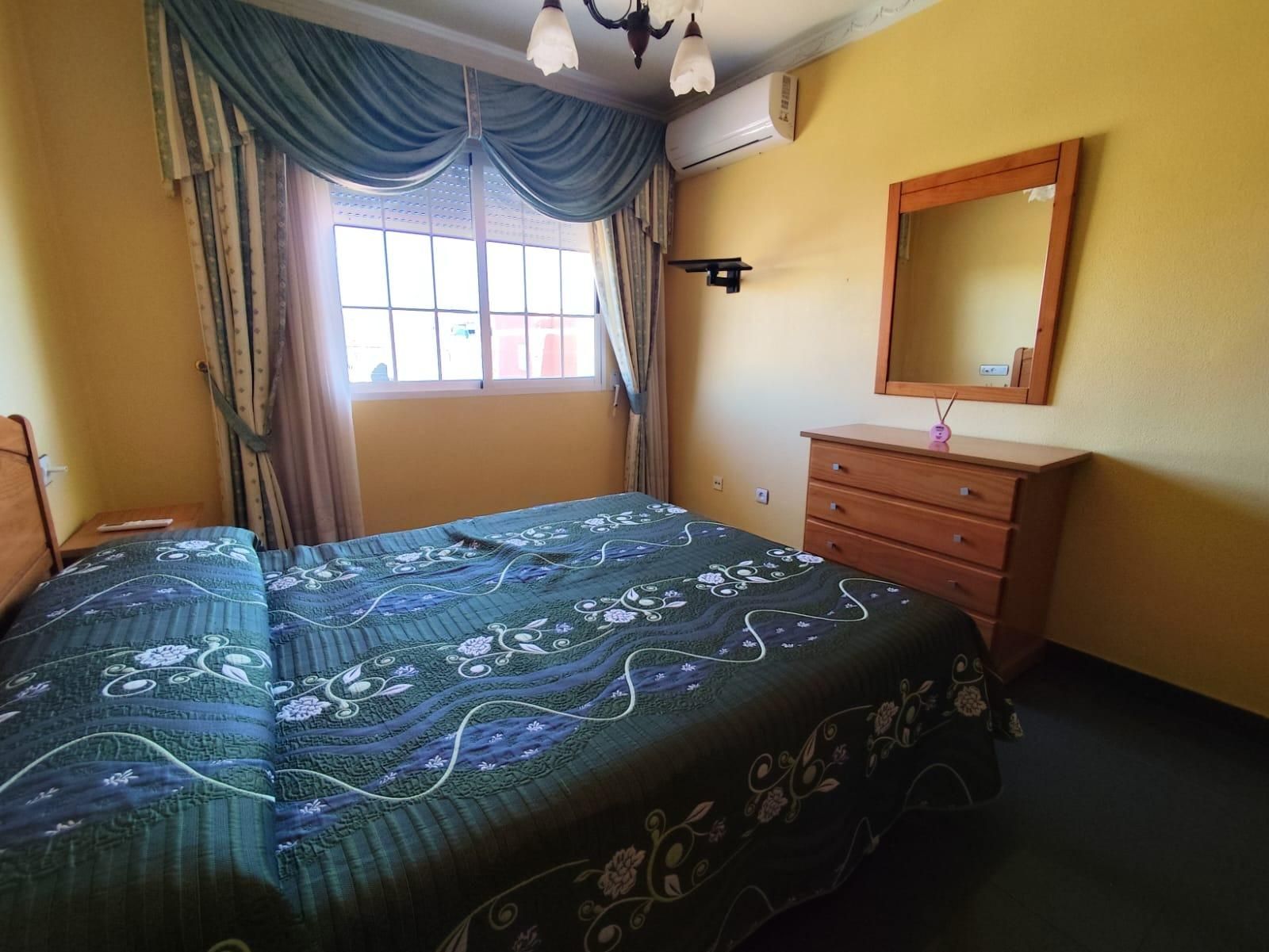 Schlafzimmer von Einfamilien-Reihenhaus zum Verkauf in Los Alcázares mit Klimaanlage, Terrasse und Möbliert