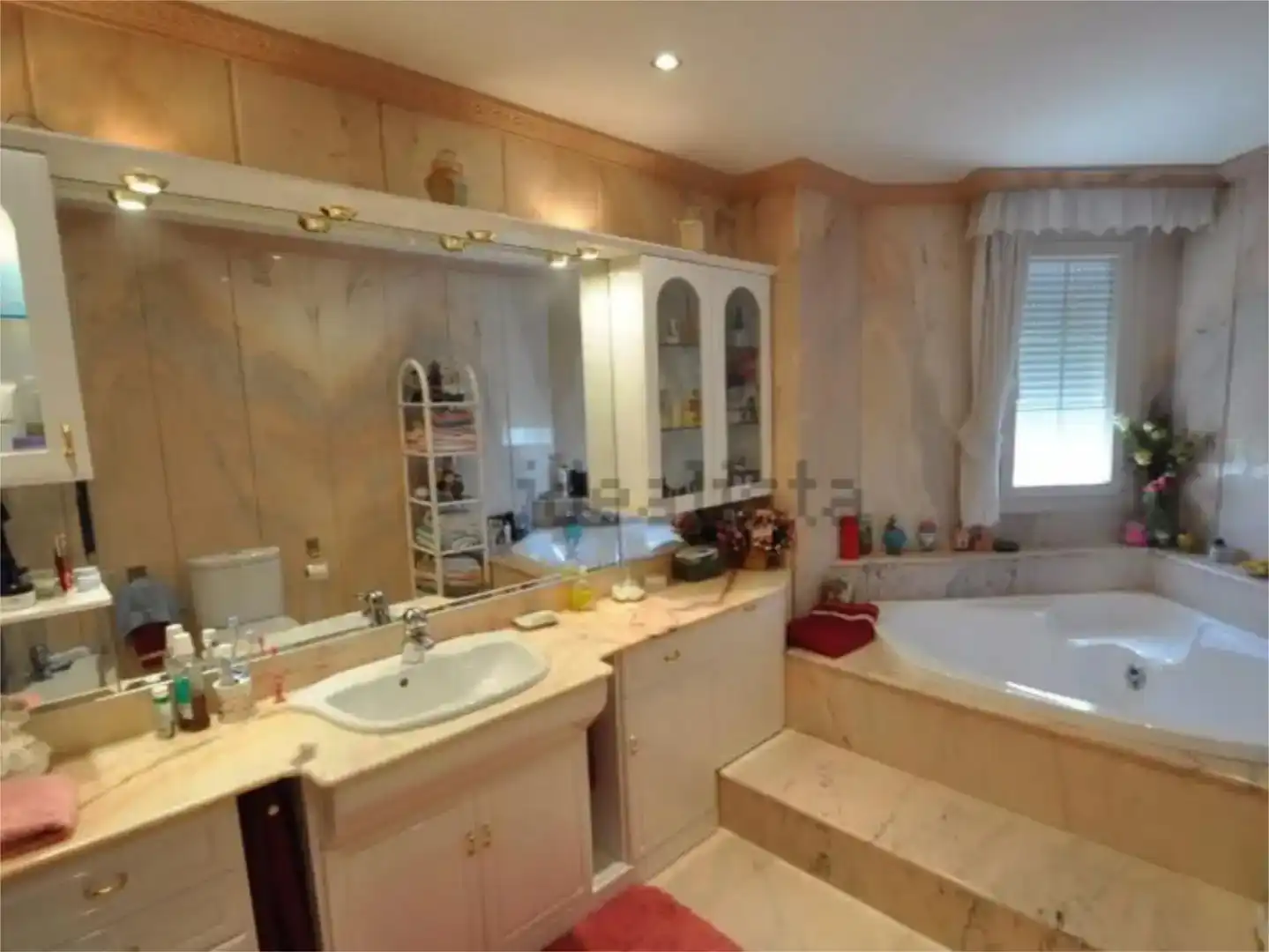 Badezimmer von Wohnung zum Verkauf in Castro-Urdiales mit Privatgarten, Schwimmbad und Möbliert