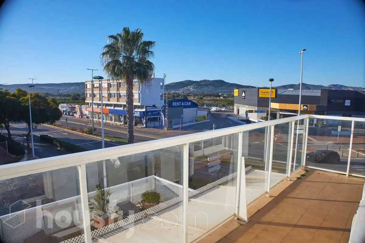 Vista exterior de Pis en venda en Jávea / Xàbia amb Aire condicionat, Terrassa i Piscina comunitària