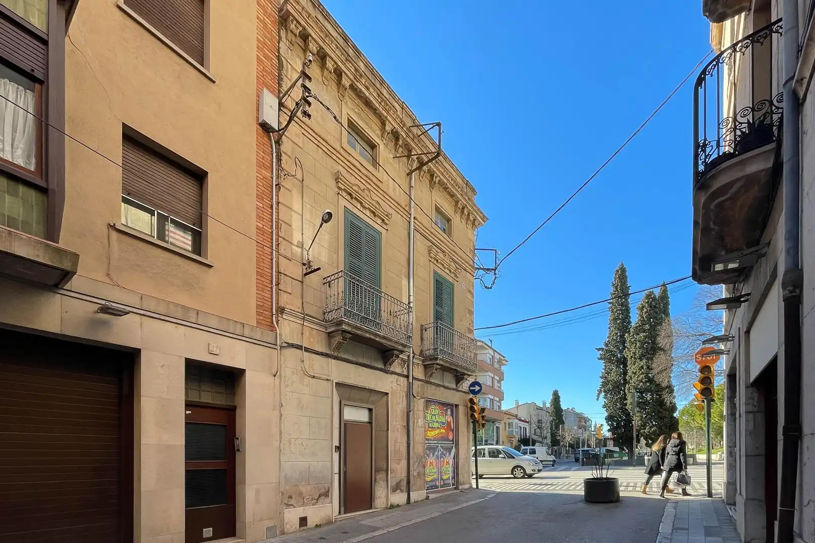 Vista exterior de Edificio en venta en Figueres
