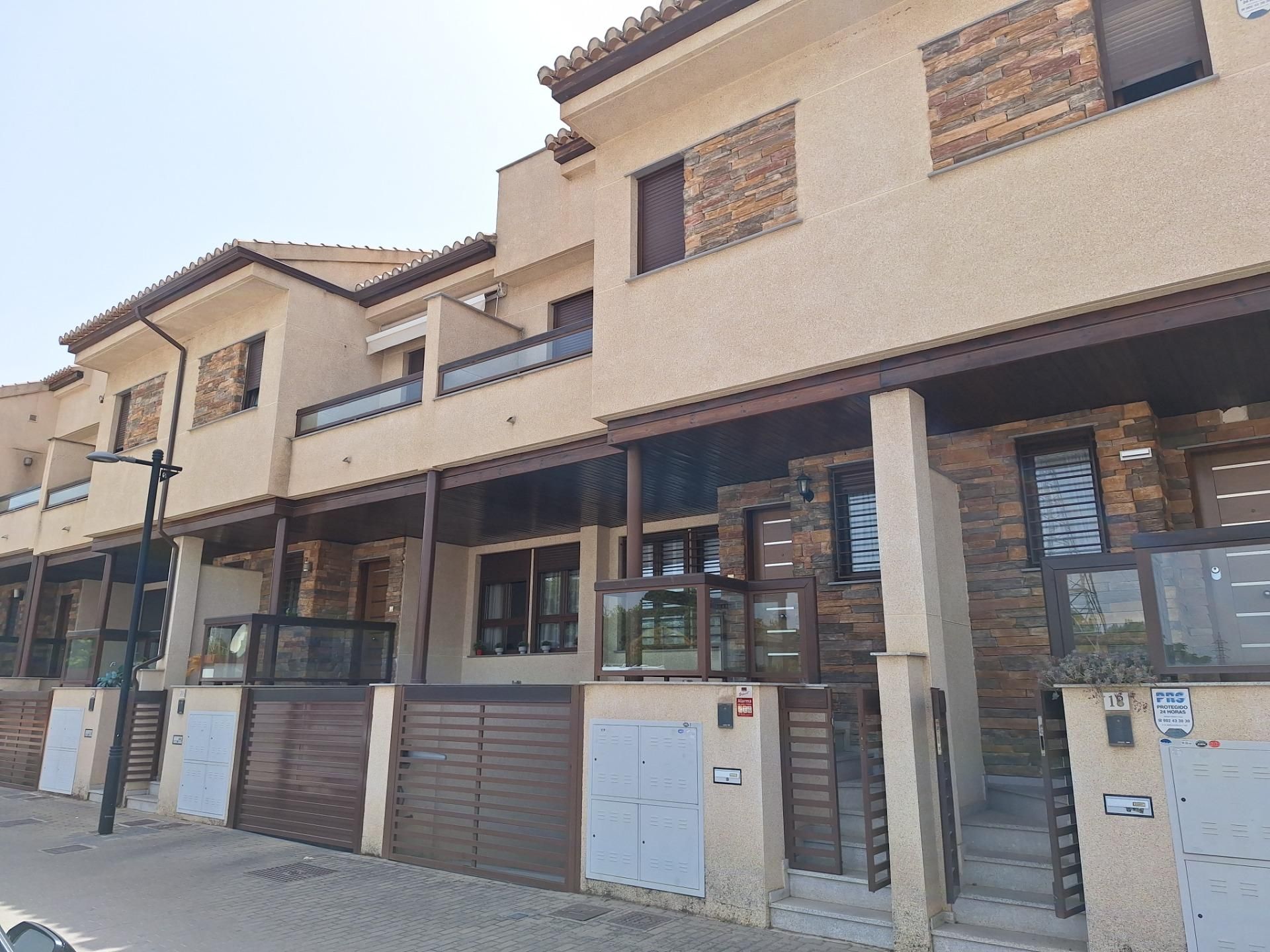 Single-family semi-detached to rent in San Miguel