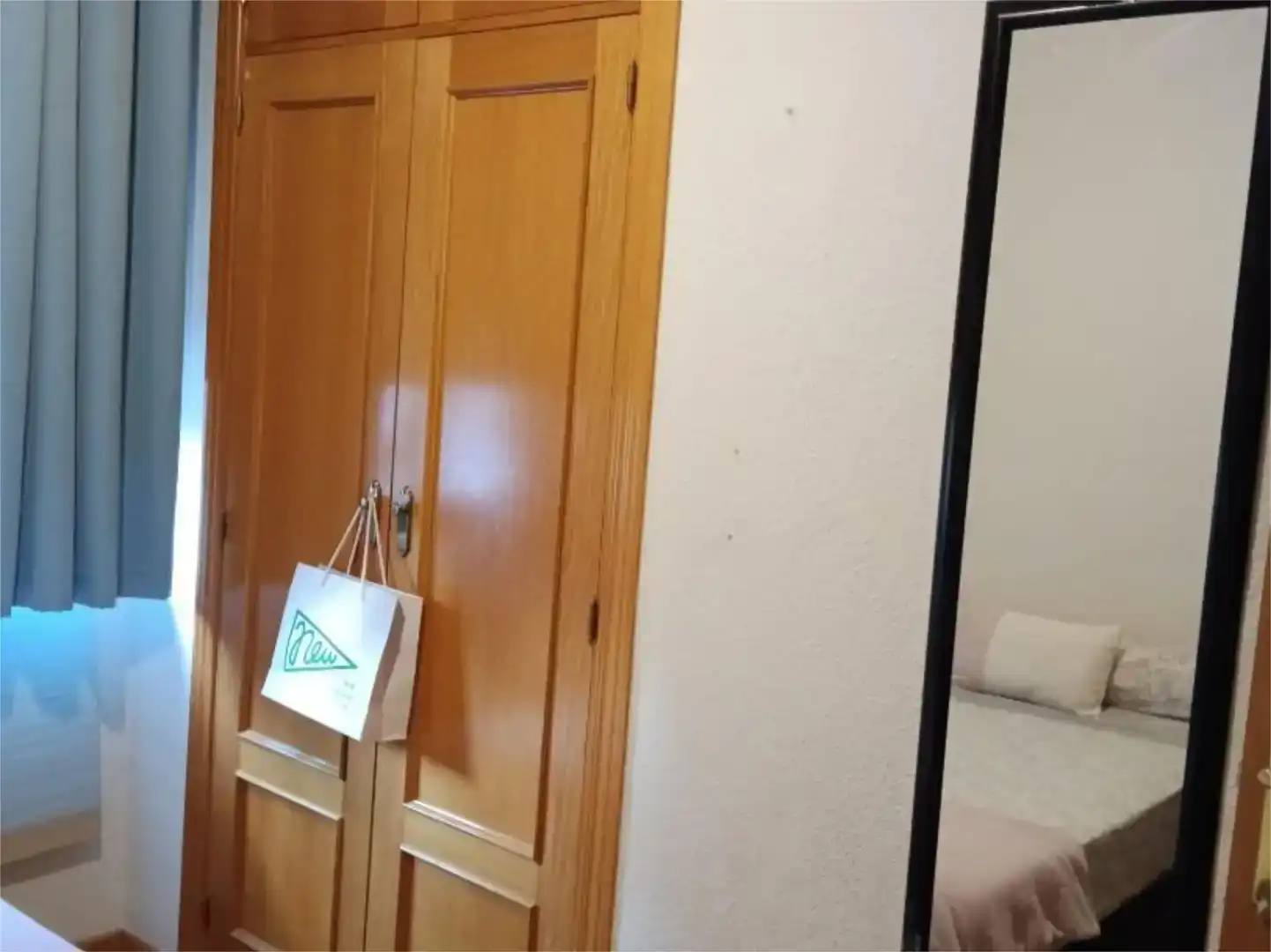 Bedroom of Flat for share in Brunete  with Air Conditioner, Private garden and Parquet flooring