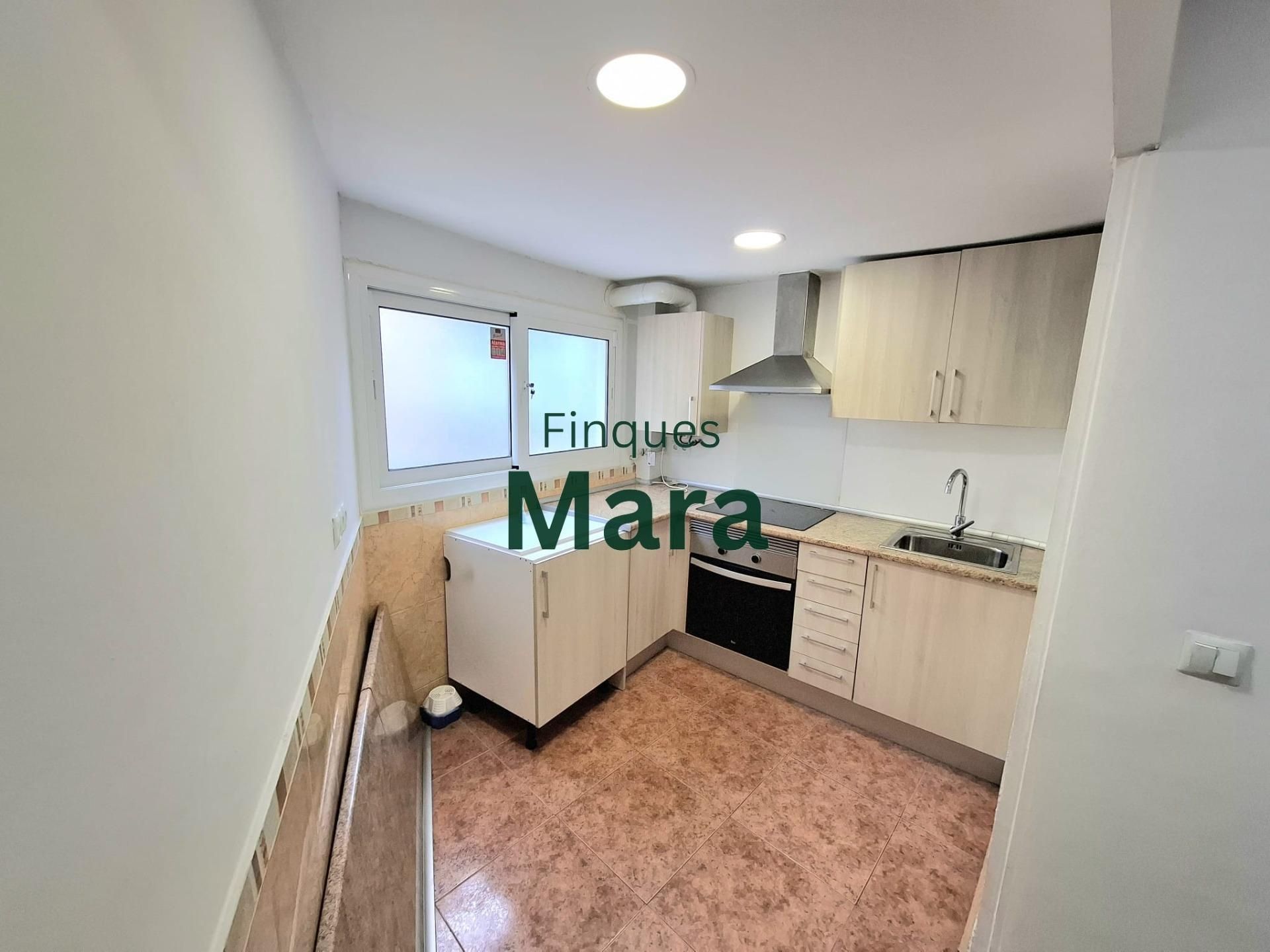 Cocina de Piso en venta en Sant Boi de Llobregat con Aire acondicionado, Balcón y Alarma
