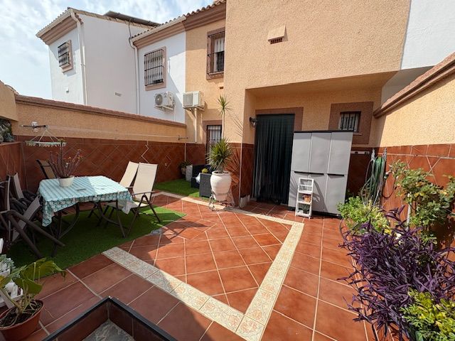 Terrace of Single-family semi-detached for sale in Algeciras  with Air Conditioner, Heating and Private garden
