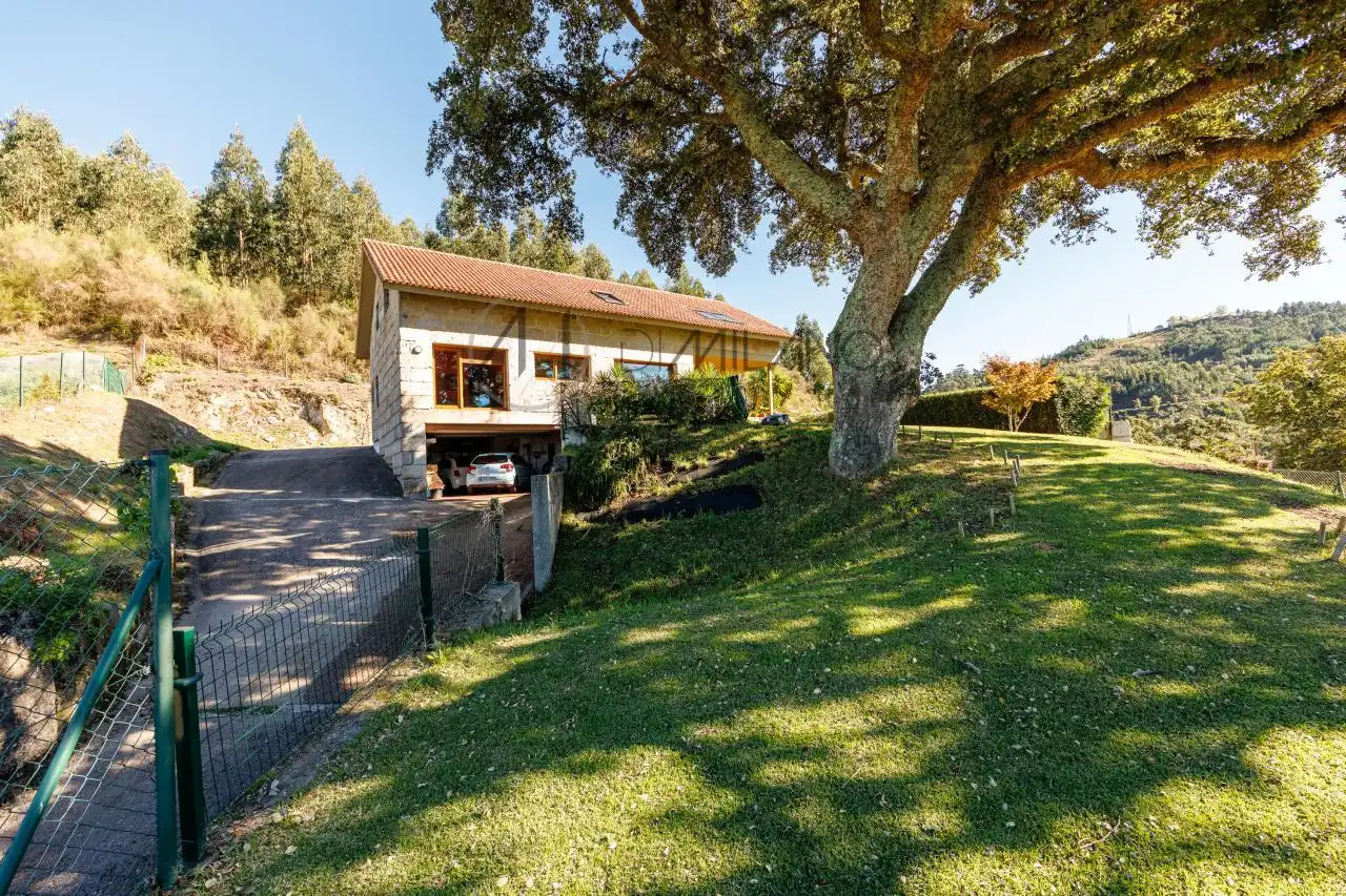 Vista exterior de Casa o xalet en venda en Nigrán amb Calefacció, Jardí privat i Terrassa
