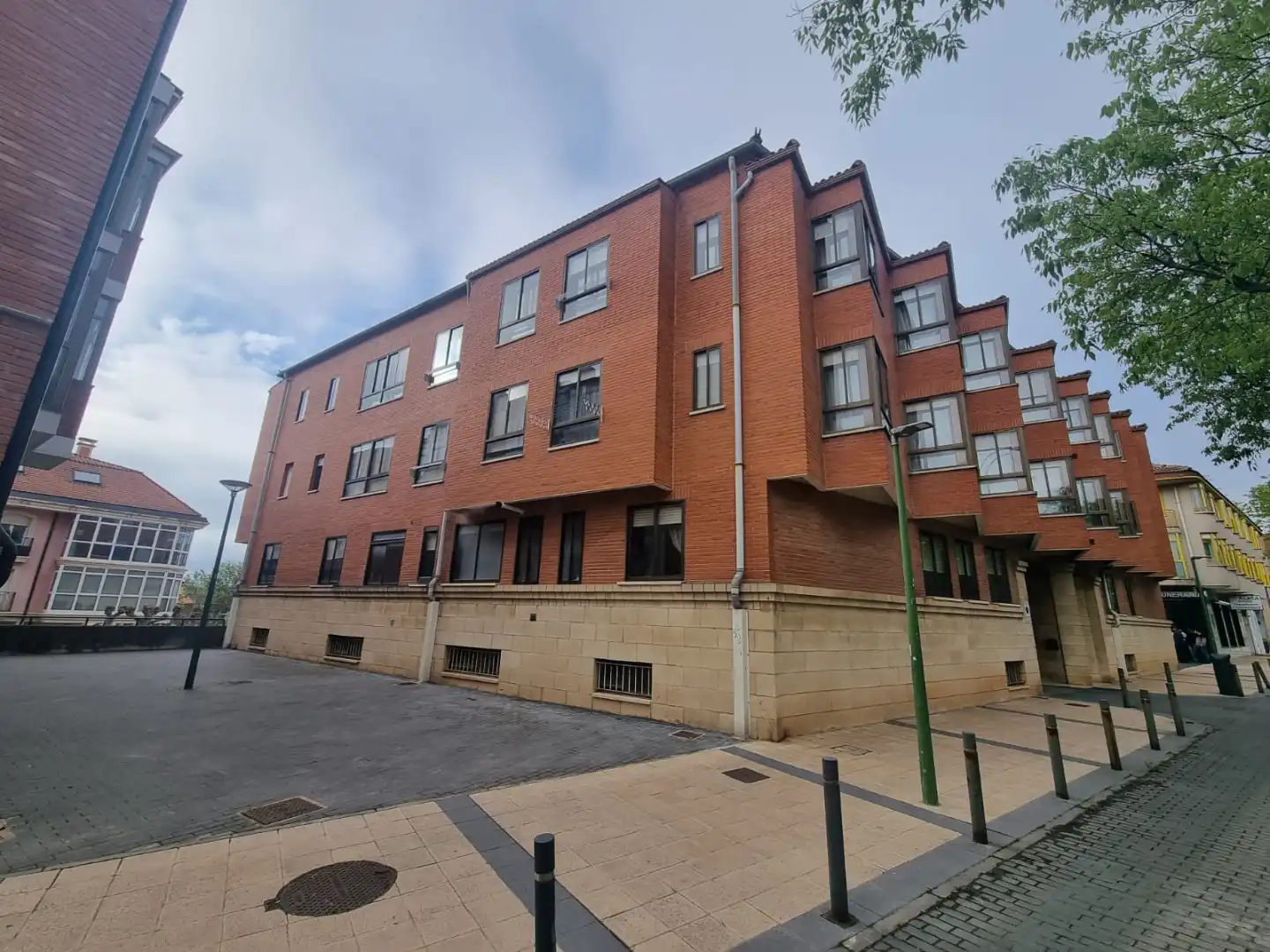 Vista exterior de Pis en venda en Burgos Capital amb Calefacció i Traster