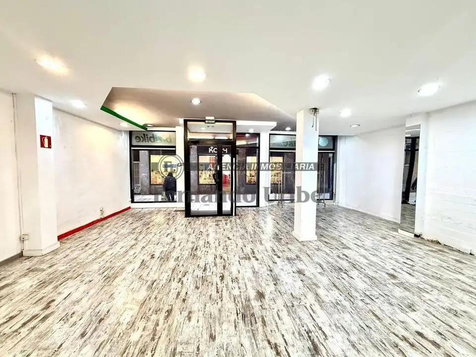 Local comercial de lloguer a Zeharkalea Kalea
