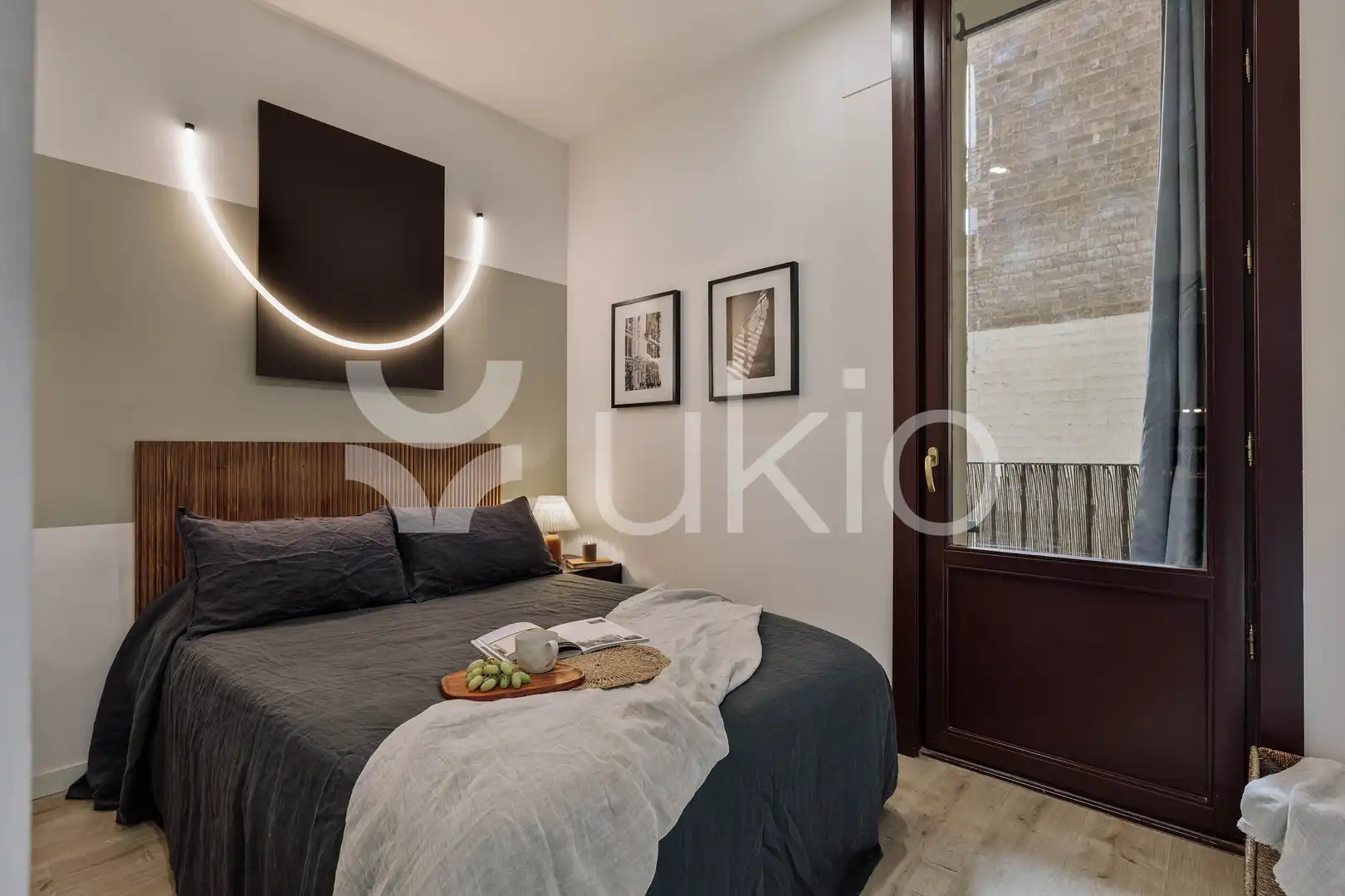 Dormitori de Apartament de lloguer en Barcelona amb Aire condicionat, Calefacció i Moblat