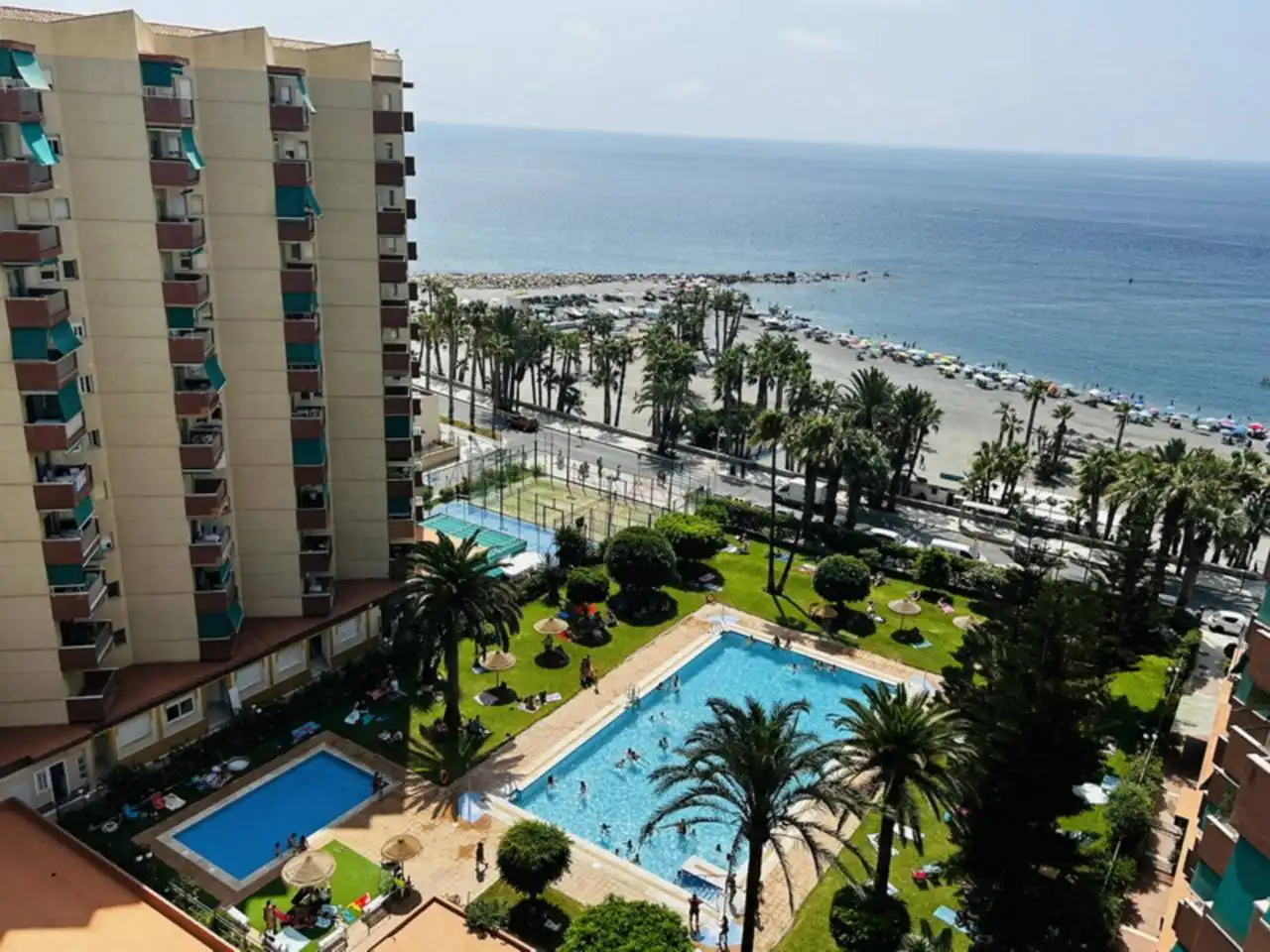Vista exterior de Apartament de lloguer en Almuñécar amb Terrassa i Piscina comunitària