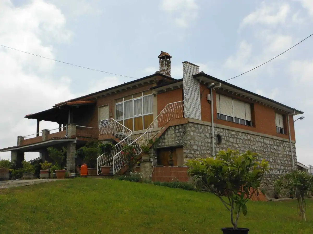 Vista exterior de Casa o xalet en venda en Polanco amb Calefacció, Terrassa i Traster