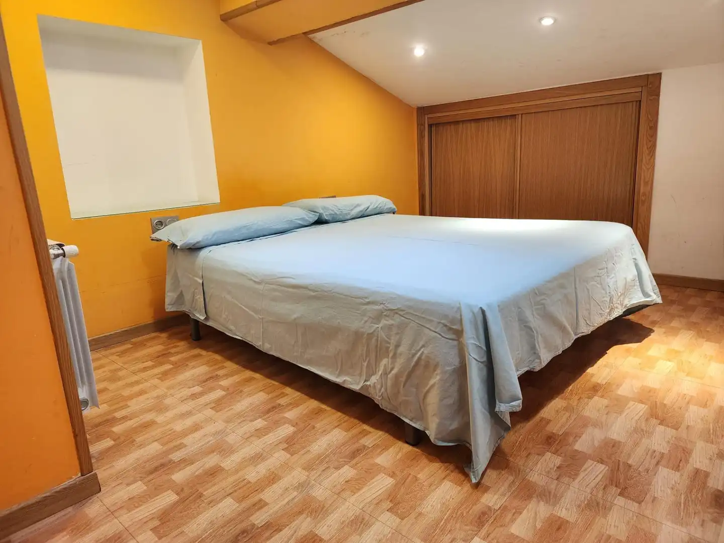 Dormitori de Àtic en venda en Jaca amb Calefacció, Parquet i Traster