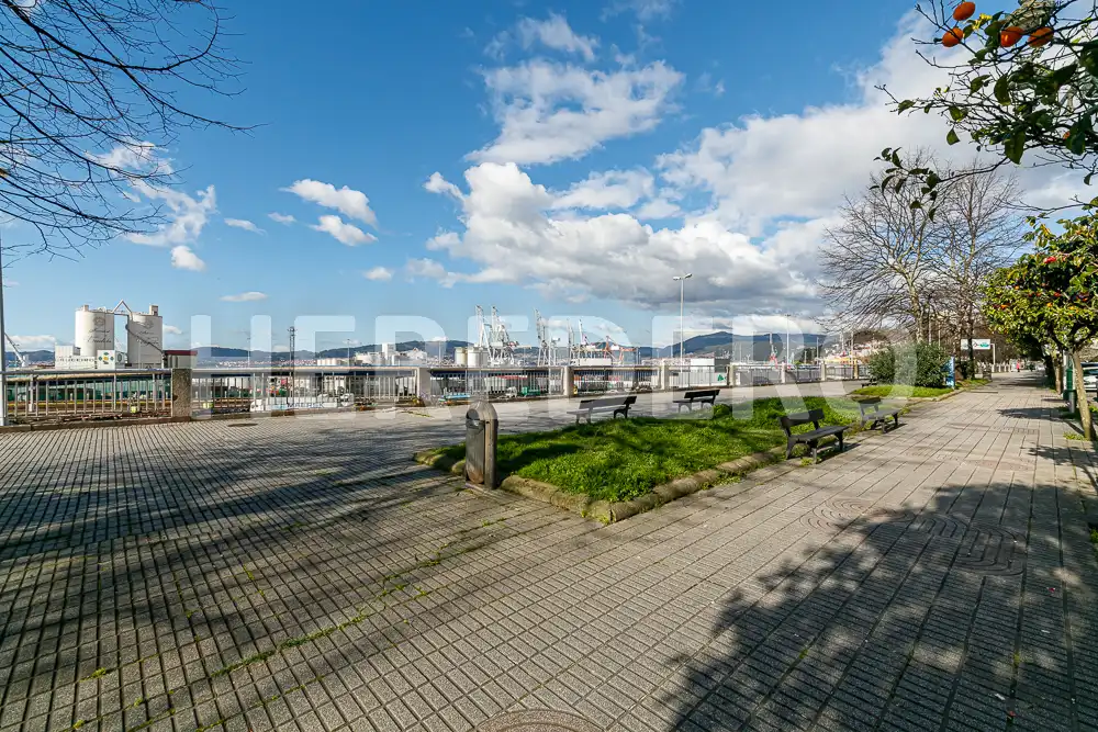 Außenansicht von Wohnung zum Verkauf in Vigo  mit Heizung und Parkett