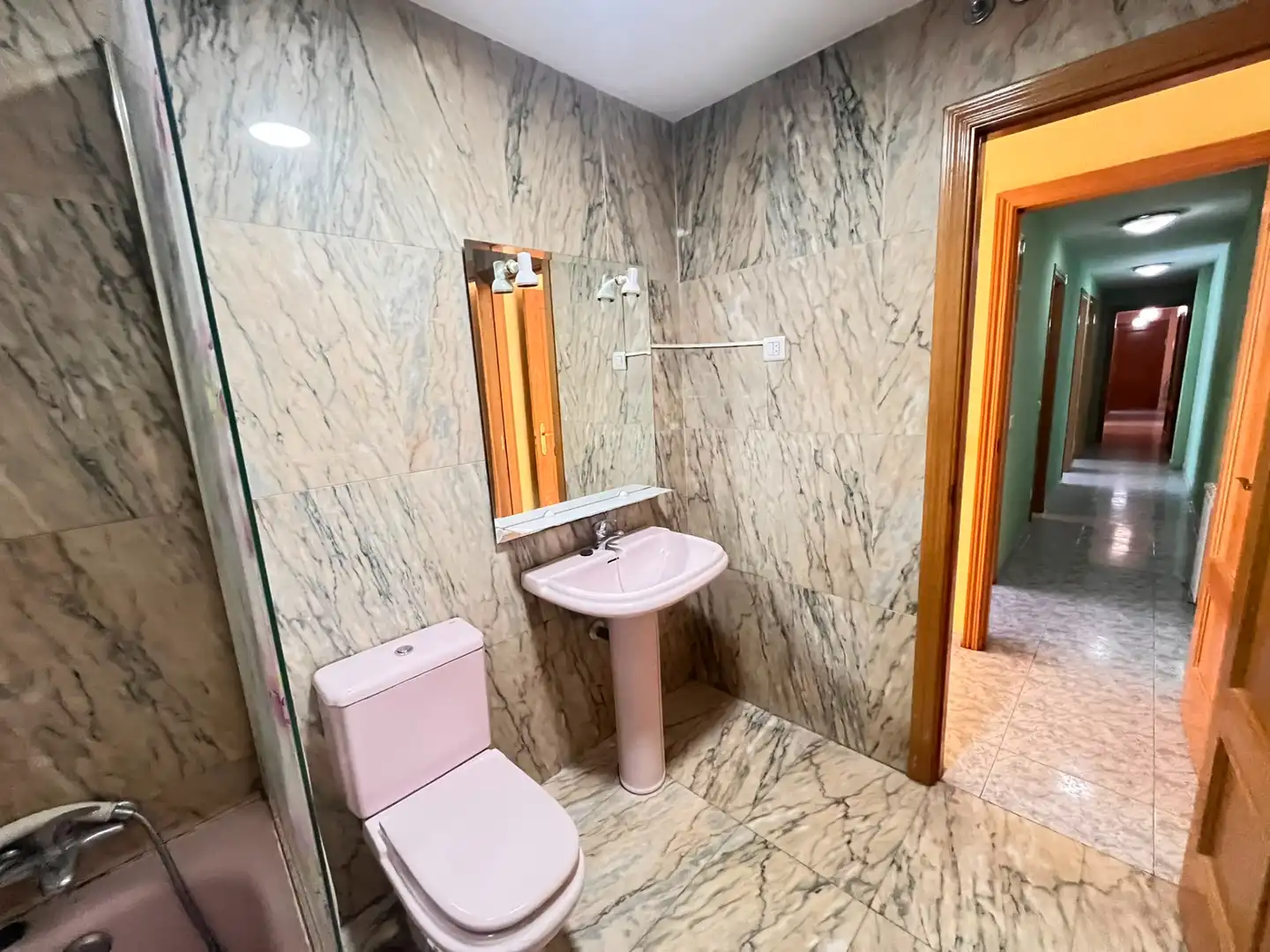 Bathroom of Flat for sale in Fuenlabrada  with Air Conditioner, Heating and Balcony