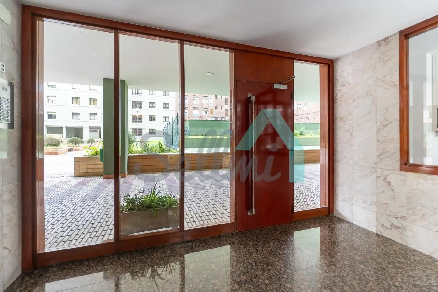 Flat for share in Oviedo   with Heating, Parquet flooring and Furnished