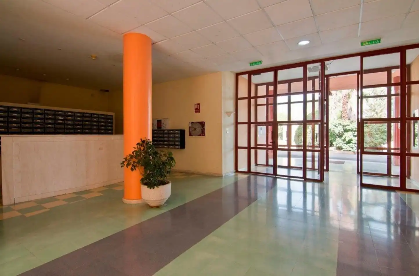 Flat for rent in Granada  with Air Conditioner and Community pool