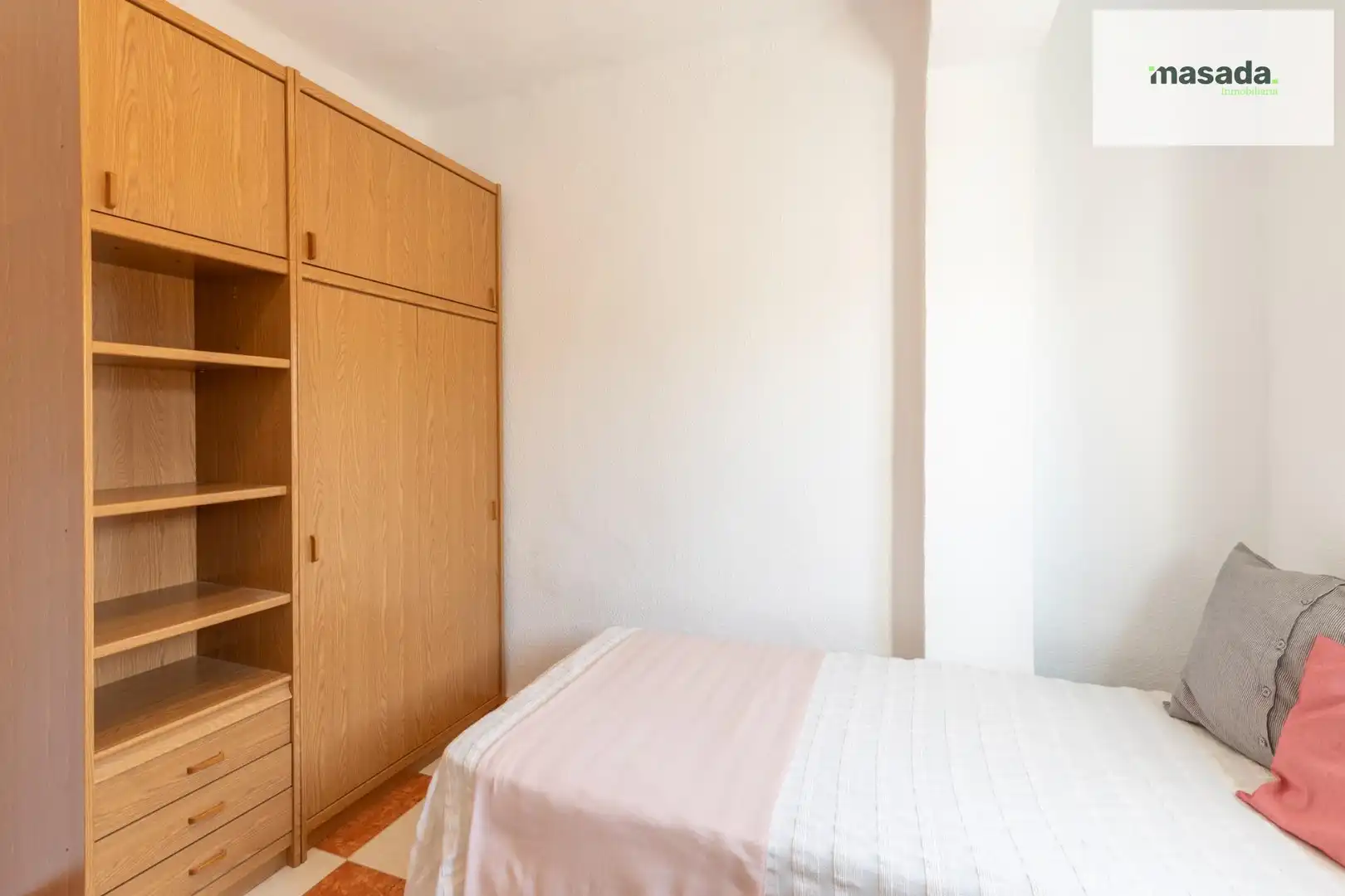 Habitación de Piso en venta en Granada con Terraza y Amueblado