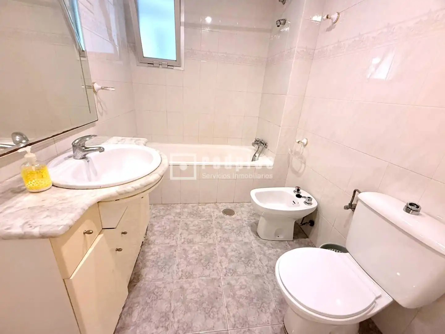 Flat for rent in Demóstenes, El Cónsul - Ciudad Universitaria - El Romeral