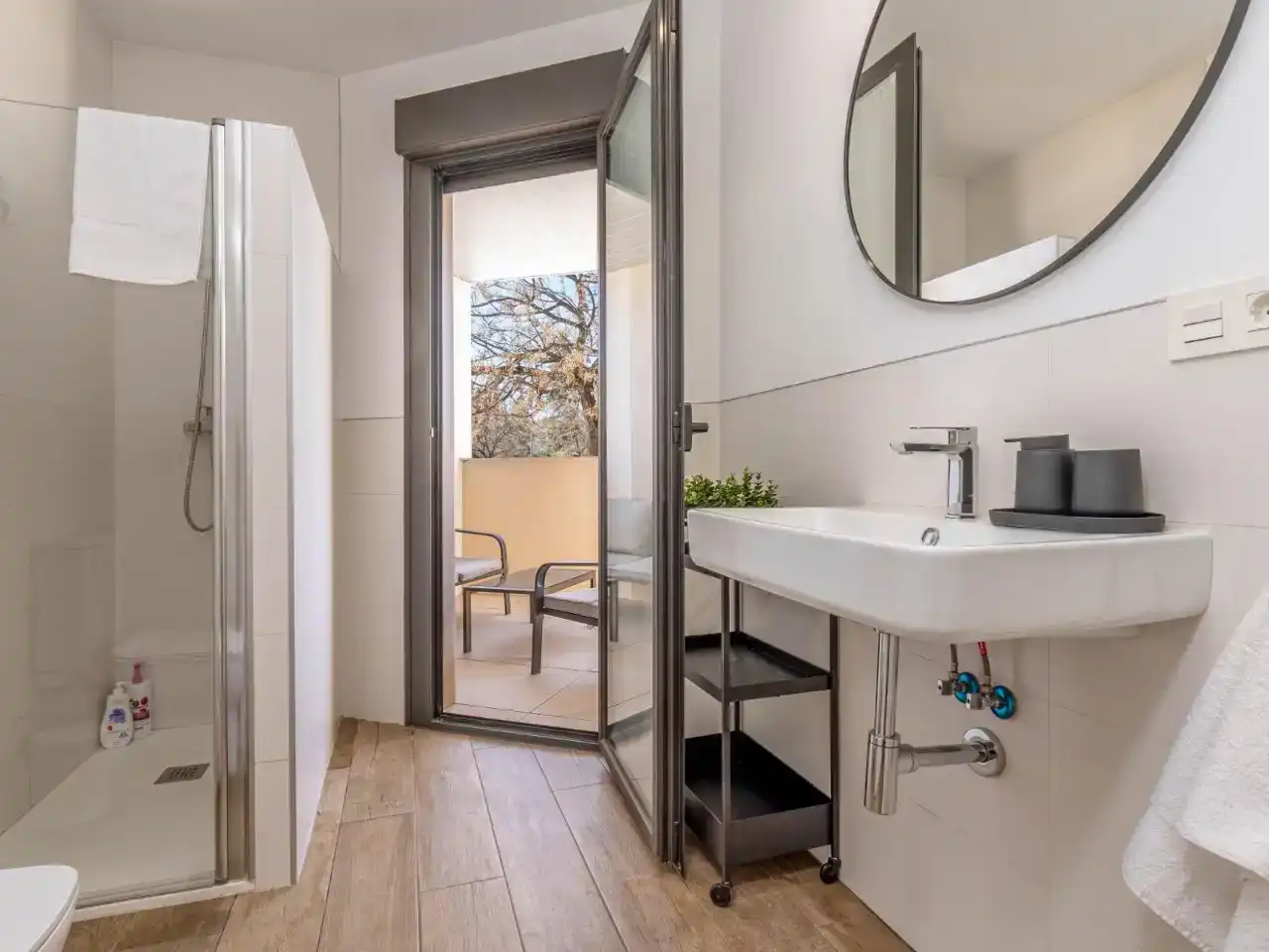 Bathroom of Flat for rent in Granada  with Air Conditioner, Swimming Pool and Furnished
