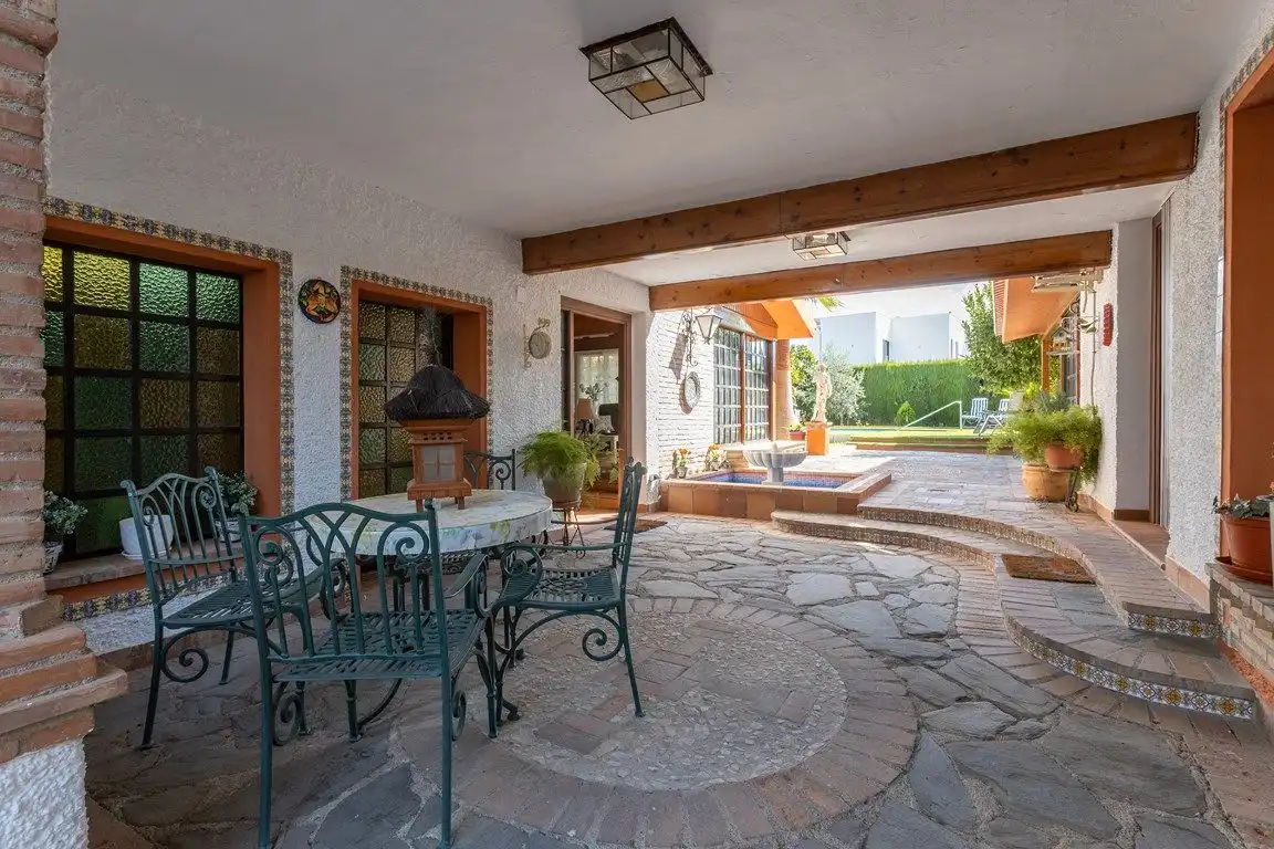 Terrassa de Casa o xalet en venda en Peligros amb Aire condicionat, Calefacció i Jardí privat