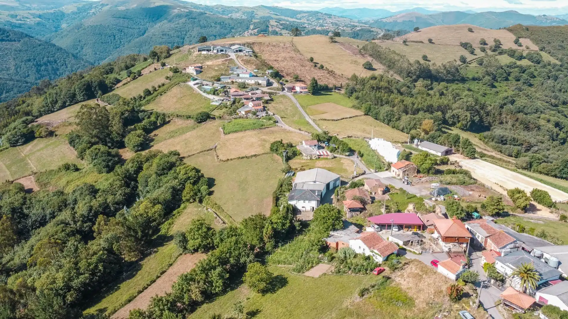 Vista exterior de Casa o xalet en venda en Valdés - Luarca amb Calefacció, Jardí privat i Terrassa