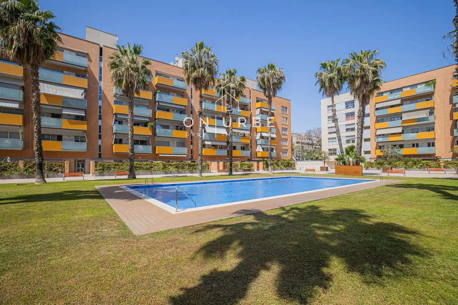 Schwimmbecken von Wohnung zum Verkauf in Barcelona mit Klimaanlage, Terrasse und Abstellraum