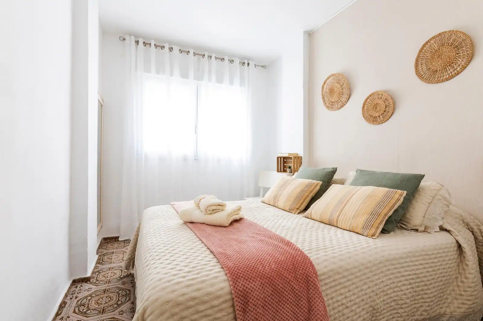 Habitación de Piso de alquiler en Torrenueva Costa con Aire acondicionado, Terraza y Amueblado