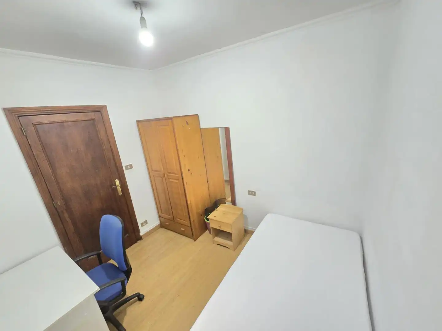 Habitación de Piso de alquiler en Vigo  con Calefacción, Parquet y Amueblado