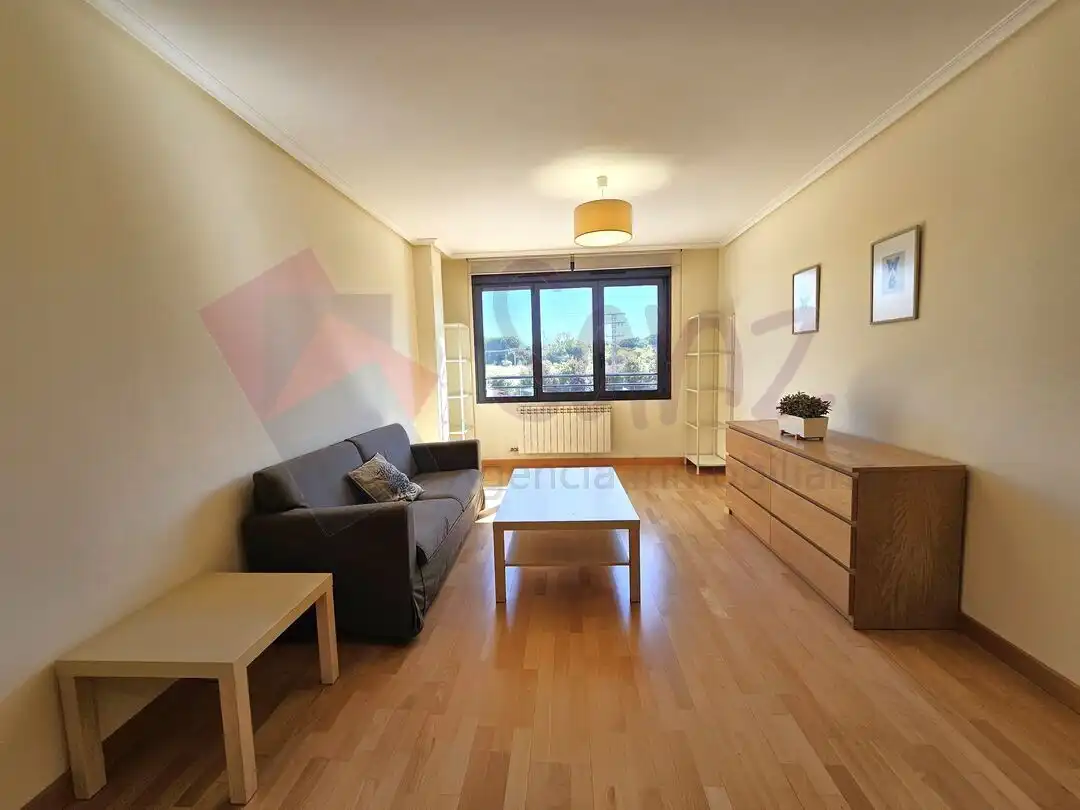 Sala de estar de Apartamento de alquiler en Lardero con Aire acondicionado, Calefacción y Jardín privado