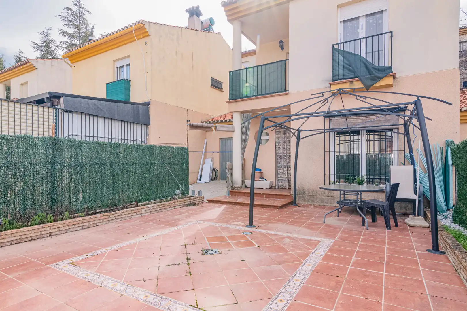 Vista exterior de Casa o chalet en venta en Alfacar con Balcón