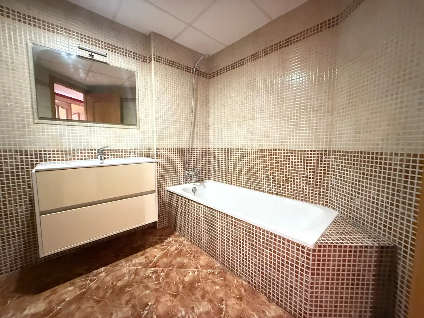 Baño de Piso en venta en Caspe con Aire acondicionado, Calefacción y Trastero
